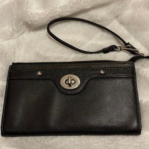 Black wristlet